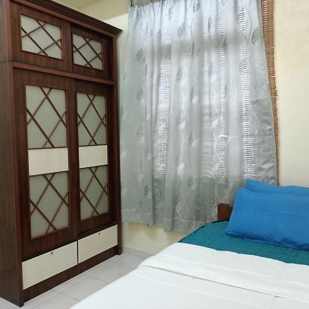 Oyo Home 90419 Sahar Guesthouse Malacca Exteriör bild