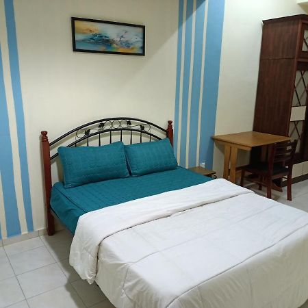 Oyo Home 90419 Sahar Guesthouse Malacca Exteriör bild