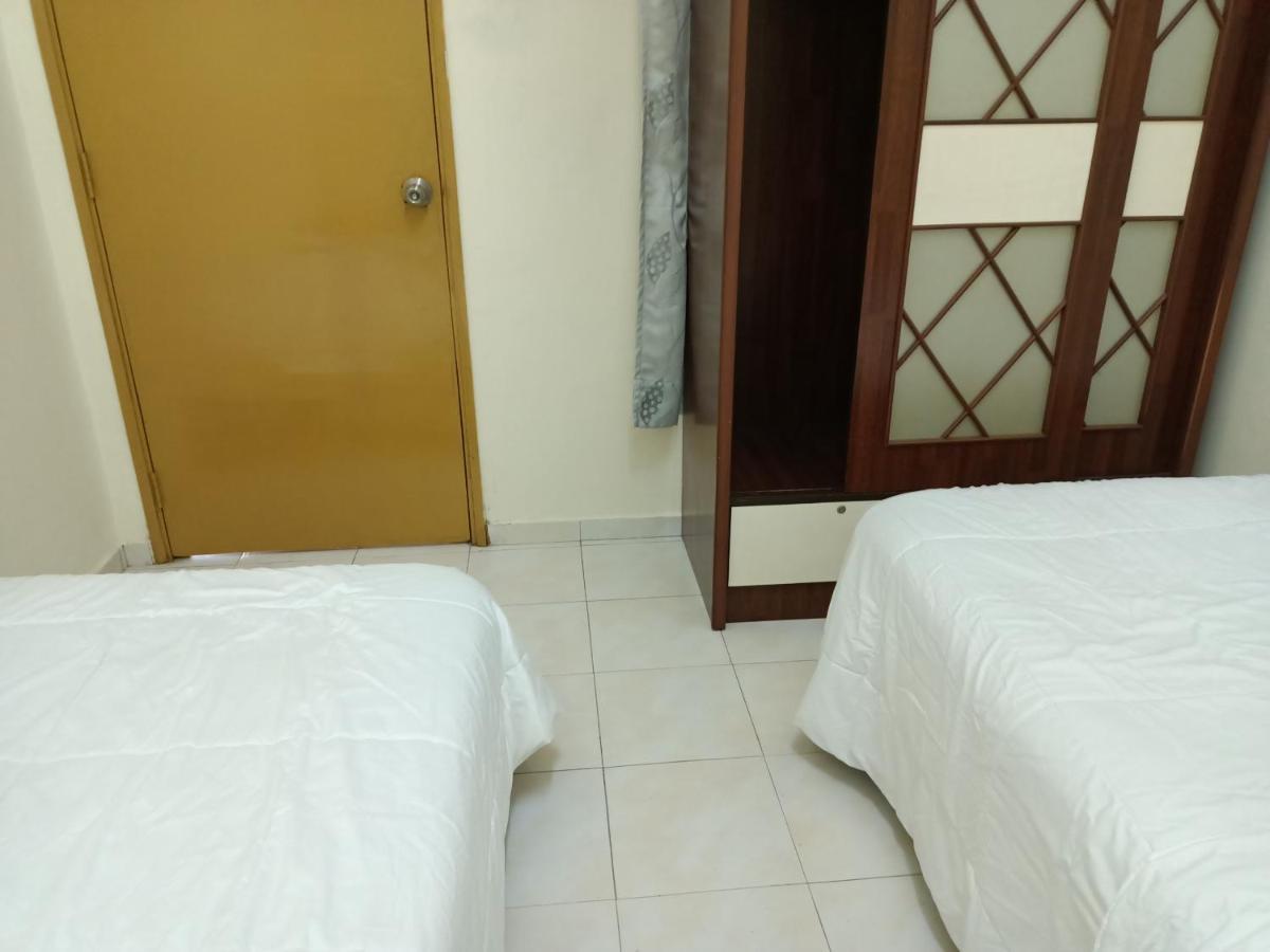 Oyo Home 90419 Sahar Guesthouse Malacca Exteriör bild