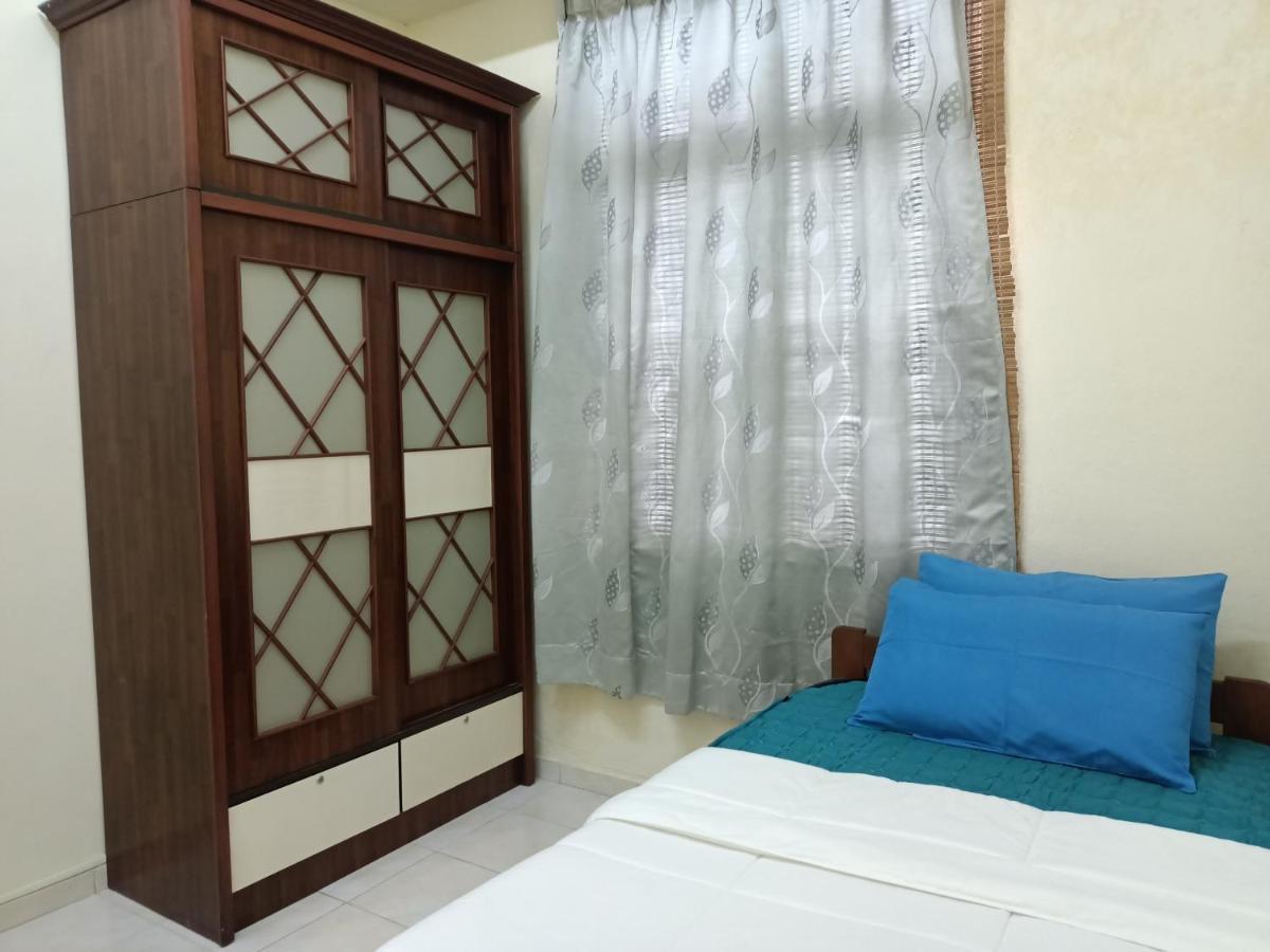Oyo Home 90419 Sahar Guesthouse Malacca Exteriör bild