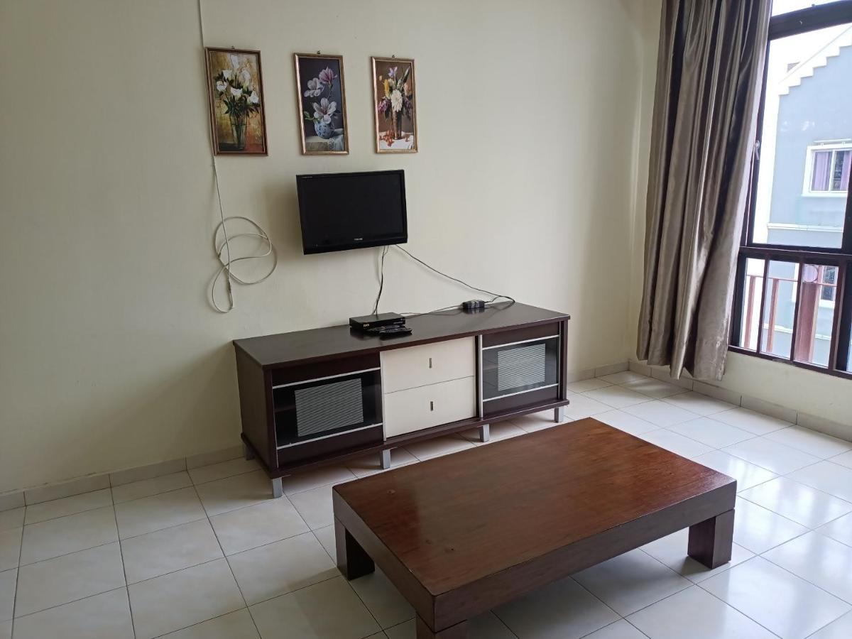 Oyo Home 90419 Sahar Guesthouse Malacca Exteriör bild