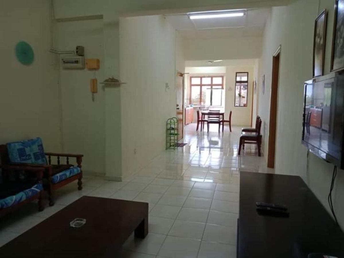 Oyo Home 90419 Sahar Guesthouse Malacca Exteriör bild