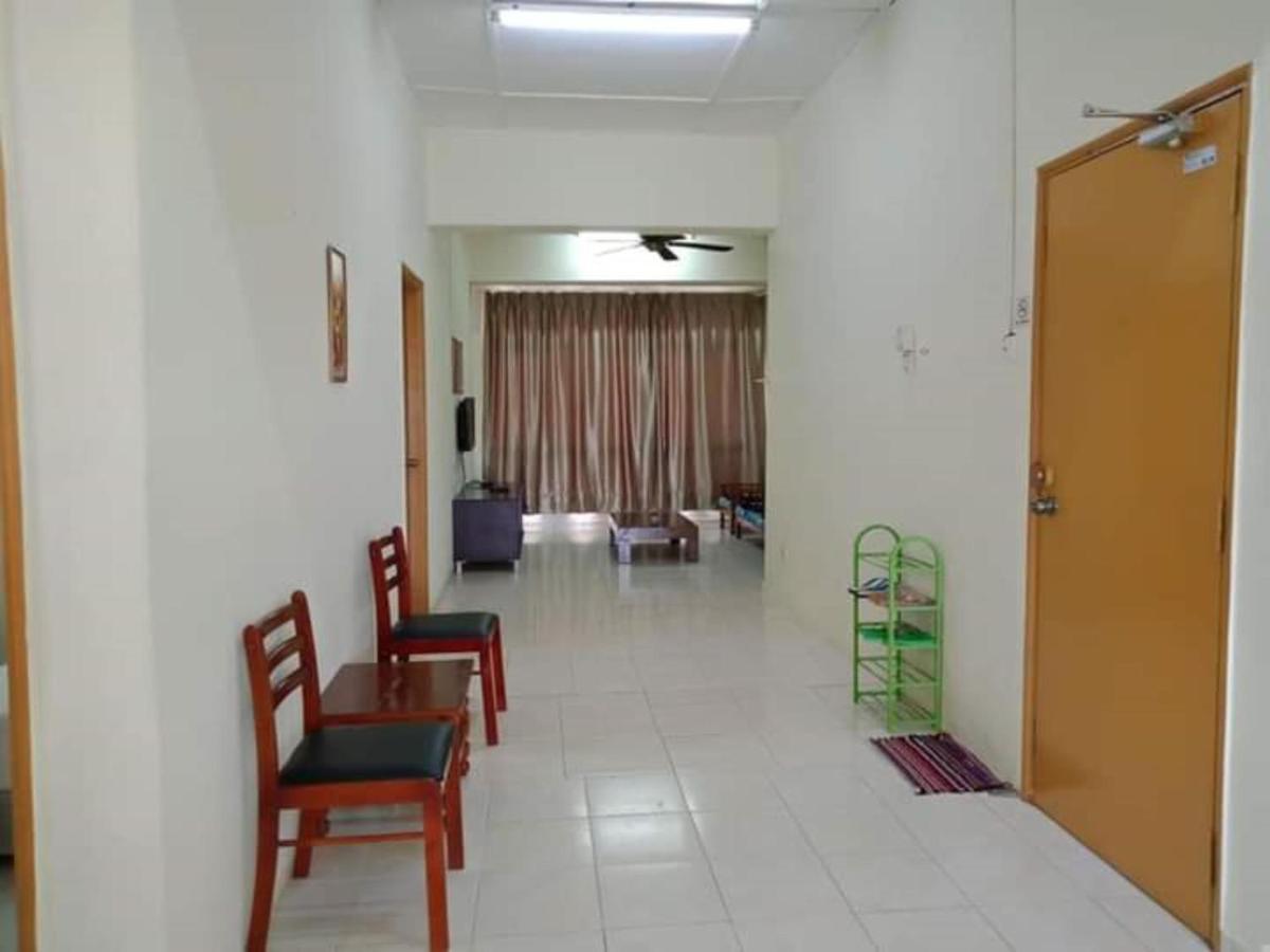 Oyo Home 90419 Sahar Guesthouse Malacca Exteriör bild