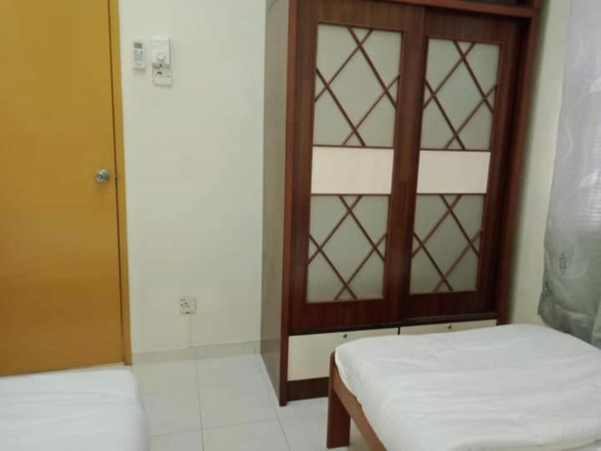 Oyo Home 90419 Sahar Guesthouse Malacca Exteriör bild