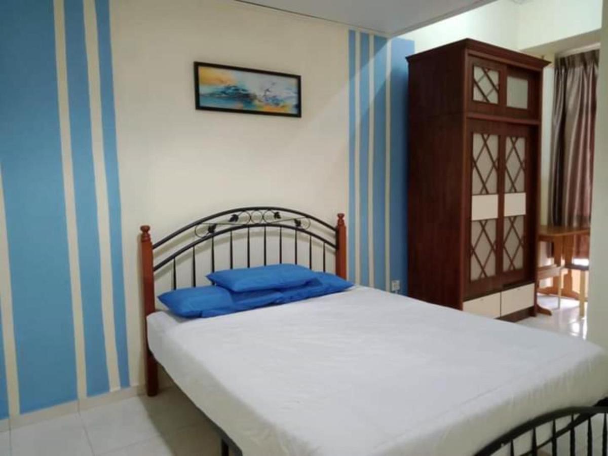 Oyo Home 90419 Sahar Guesthouse Malacca Exteriör bild