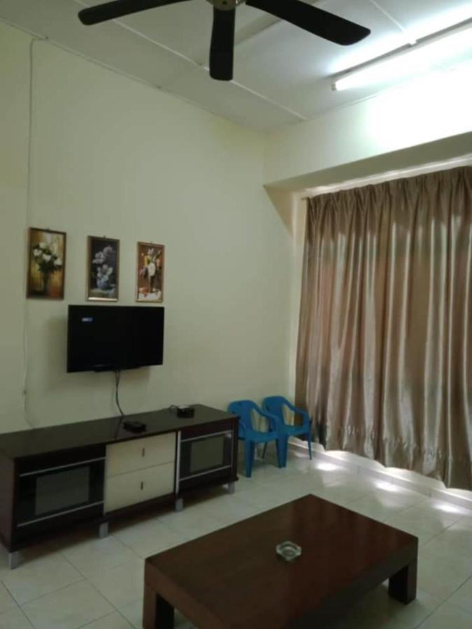 Oyo Home 90419 Sahar Guesthouse Malacca Exteriör bild