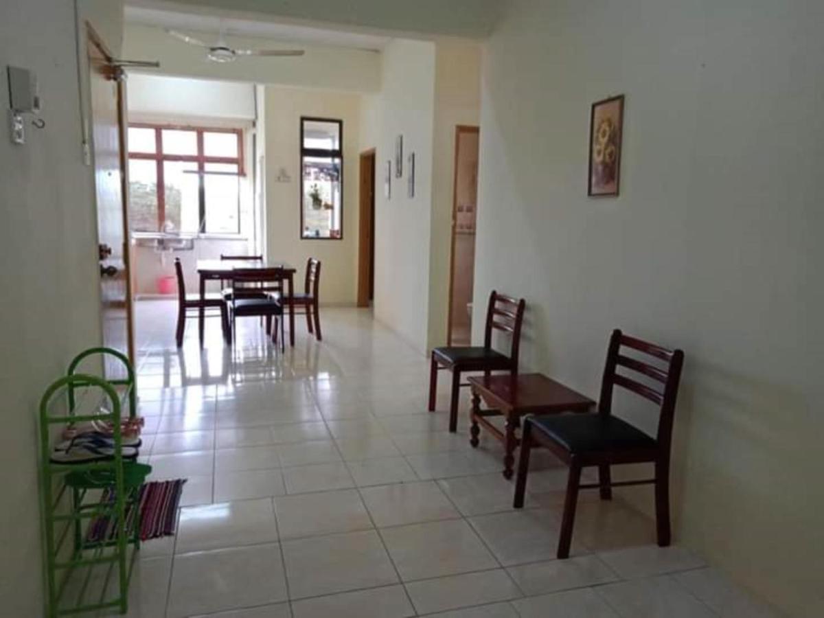 Oyo Home 90419 Sahar Guesthouse Malacca Exteriör bild