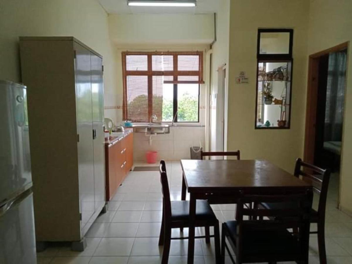Oyo Home 90419 Sahar Guesthouse Malacca Exteriör bild