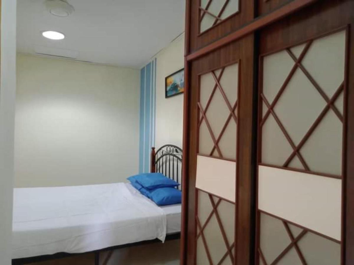 Oyo Home 90419 Sahar Guesthouse Malacca Exteriör bild