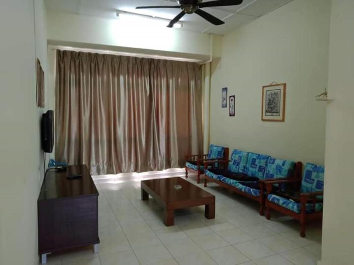 Oyo Home 90419 Sahar Guesthouse Malacca Exteriör bild