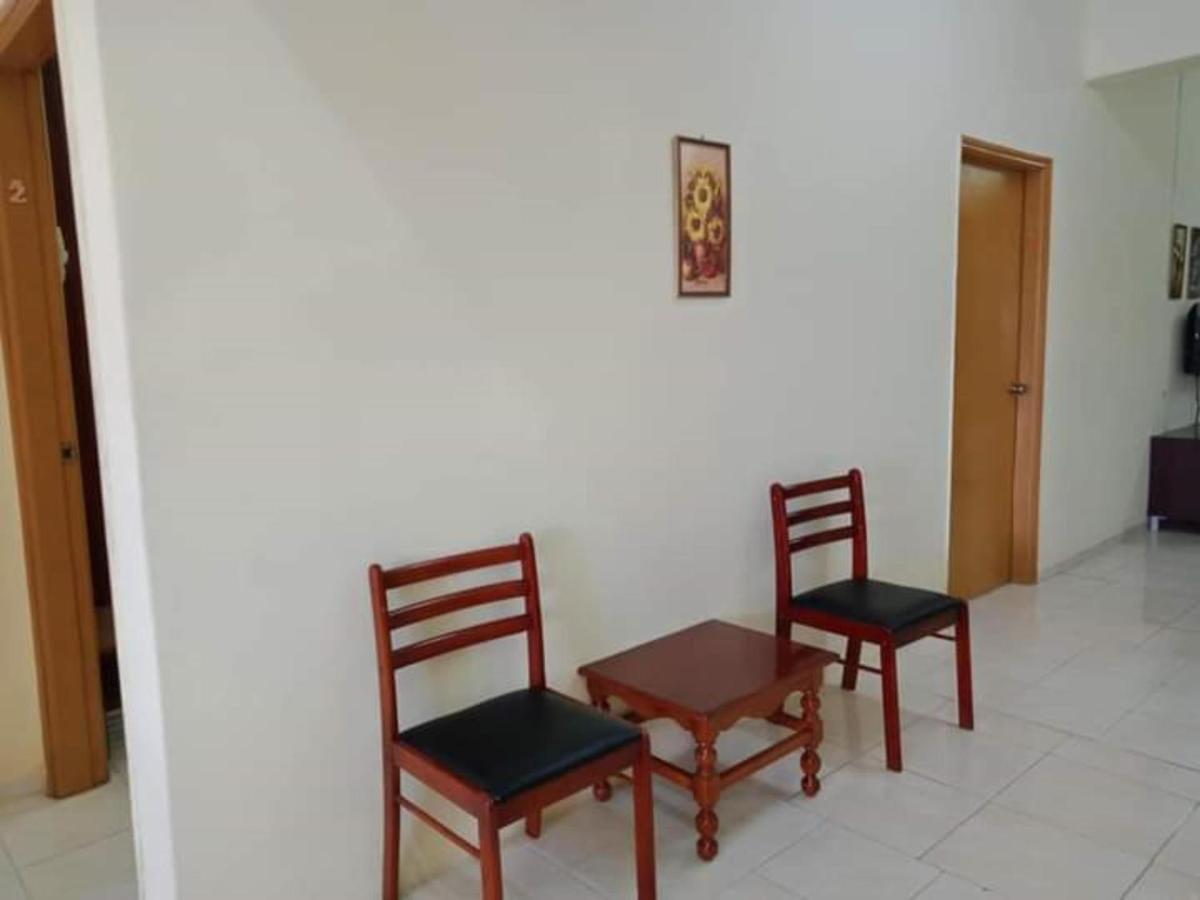 Oyo Home 90419 Sahar Guesthouse Malacca Exteriör bild