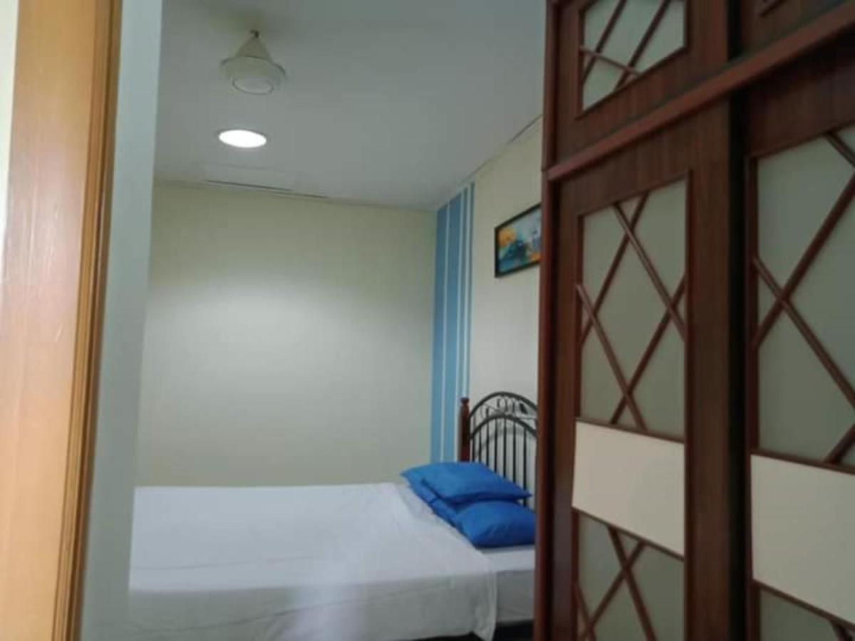 Oyo Home 90419 Sahar Guesthouse Malacca Exteriör bild